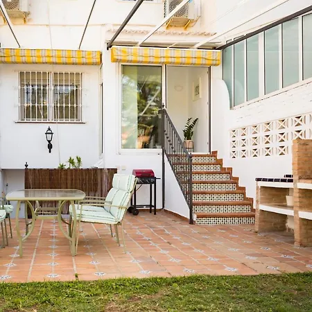 Casa Jardin - Residential Area -free Parking Outdoor- Holiday home Malaga